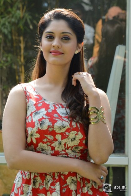 Surabhi-Interview-About-Express-Raja